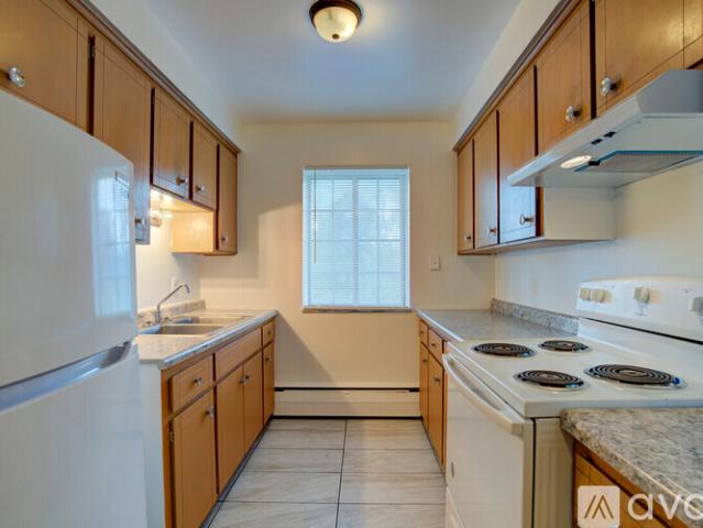 2 BR, 1 BA Apartment 4865 Cadieux Rd, Unit #3, Detroit, MI 48224