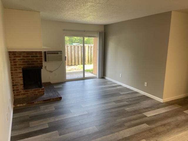 2 BR, 1 BA Apartment 4875 SW Lombard Avenue Unit 12, Beaverton, OR 97005