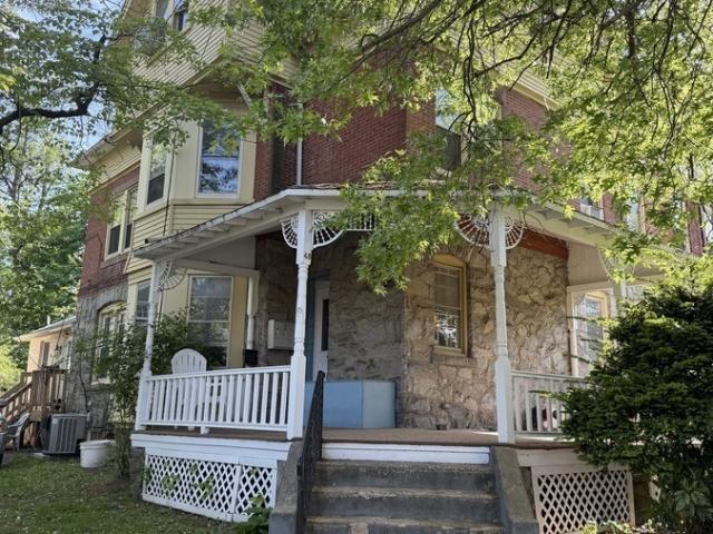 2 BR, 1 BA Apartment 48 W Lacrosse Ave, Lansdowne, PA 19050