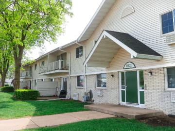 2 BR, 1 BA Apartment 4929 Chalet Gardens Rd Fitchburg, WI 53711