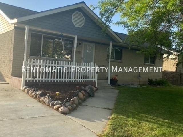 2 BR, 1 BA Apartment 4935 S Marianna Dr, Taylorsville, UT 84129