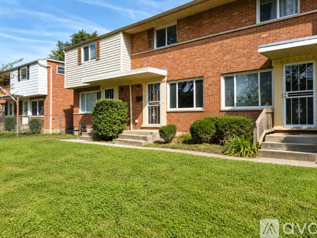 2 BR, 1 BA Apartment 4944 Fairway Ct, Unit 4942, Columbus, OH 43214