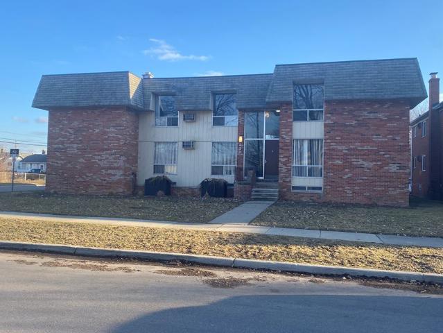 2 BR, 1 BA Apartment 494 E. Breckenridge Unit 202, Ferndale, MI 48220