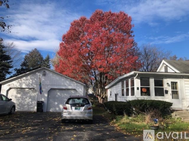 2 BR, 1 BA Apartment 49 Grove Street, Unit B, Burlington, VT 05401
