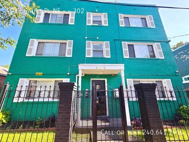 2 BR, 1 BA Apartment 4013 Gault Pl NE, Washington, DC 20019