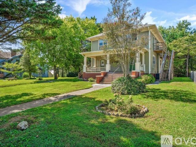 2 BR, 1 BA Apartment 401 E Scott Ave, Unit 2, Knoxville, TN 37917