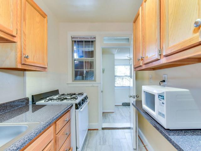 2 BR, 1 BA Apartment 4020 Calvert St NW Unit 5, Washington, DC 20007