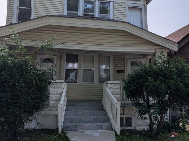 2 BR, 1 BA Apartment 4047 49 N 19th St, Milwaukee, WI 53209