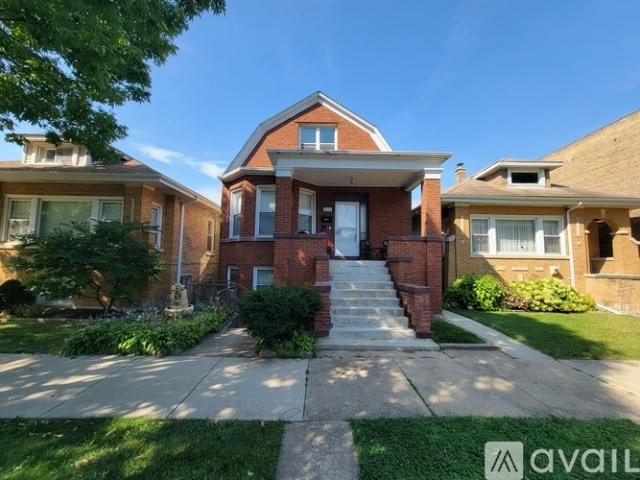 2 BR, 1 BA Apartment 4048 N Marmora Ave, Unit 2, Chicago, IL 60634