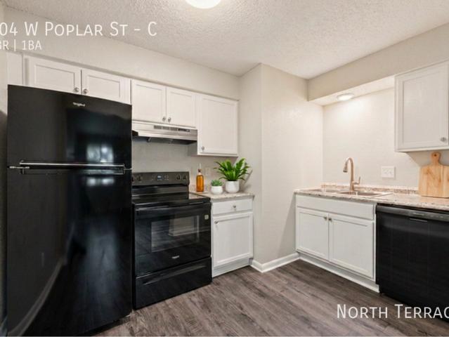 2 BR, 1 BA Apartment 404 W Poplar St, Olathe, KS 66061