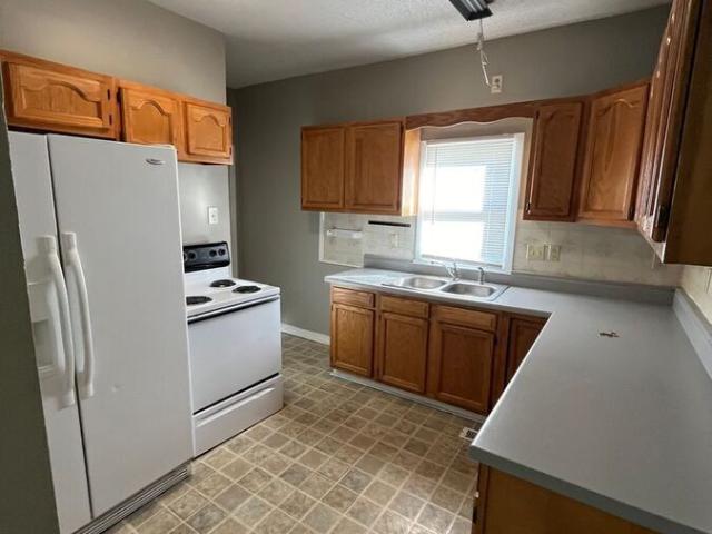 2 BR, 1 BA Apartment 405 Kirkwood Ave, Des Moines, IA 50315