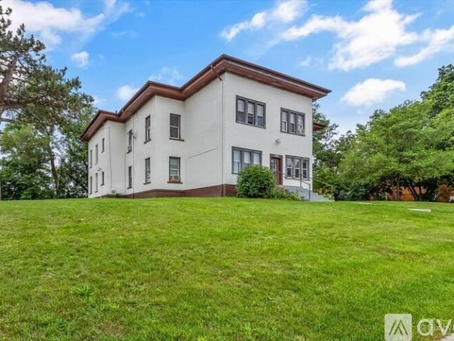 2 BR, 1 BA Apartment 406 Prospect Blvd Elgin IL, Unit 2, Elgin, IL 60120