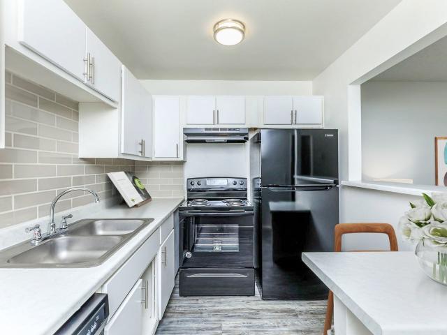 2 BR, 1 BA Apartment 40 E Sunland Ave Unit 241, Phoenix, AZ 85040