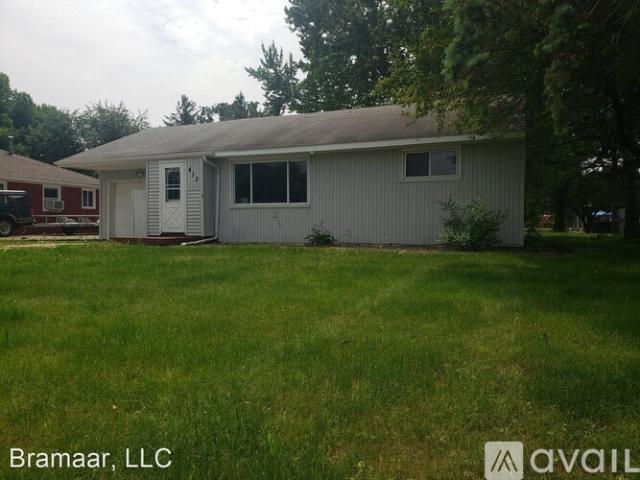 2 BR, 1 BA Apartment 413 W 3rd St, Claremont, MN 55924