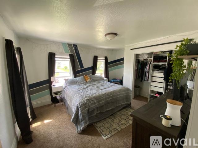 2 BR, 1 BA Apartment 410 Dakota St, Unit Lower, Oshkosh, WI 54902