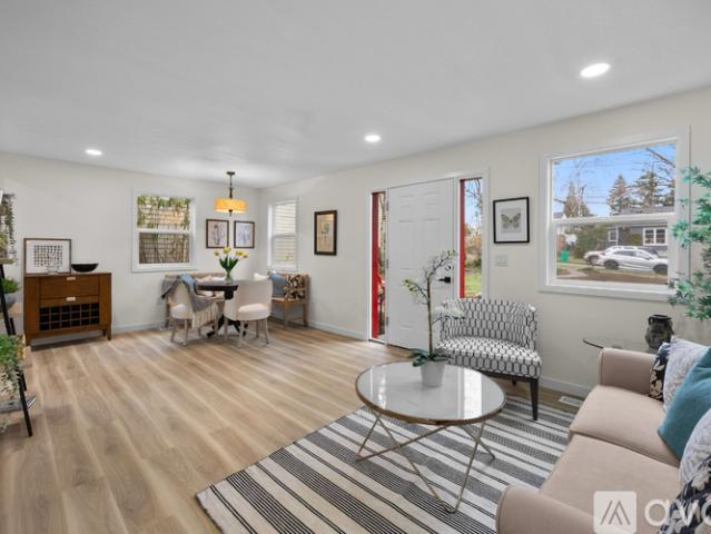 2 BR, 1 BA Apartment 4112 Northeast 80th Avenue, Portland, OR 97218