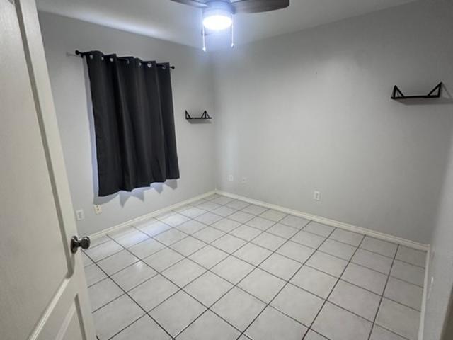 2 BR, 1 BA Apartment 412 Prescott Loop, Laredo, TX 78046