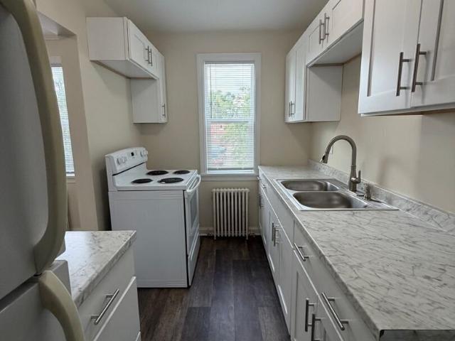 2 BR, 1 BA Apartment 418 E Seminary Ave, Hoopeston, IL 60942