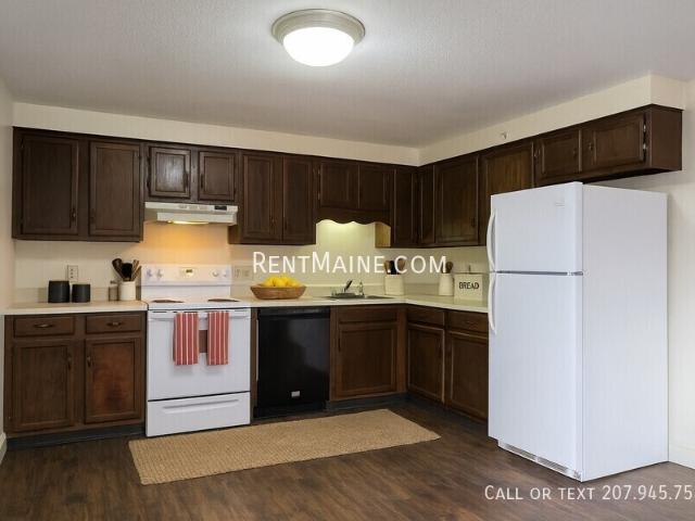 2 BR, 1 BA Apartment 41 River Rd. Apt Brunswick, ME 04011
