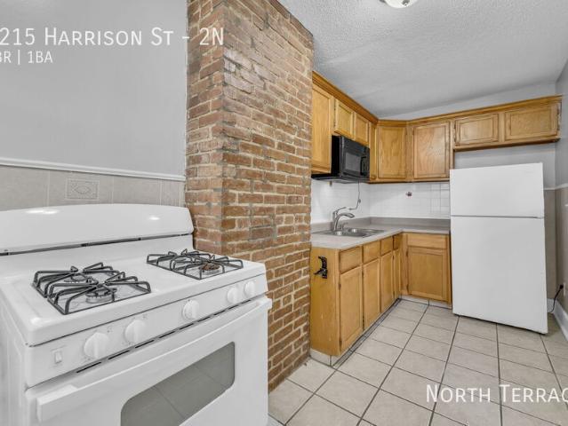 2 BR, 1 BA Apartment 4215 Harrison St, Kansas City, MO 64110