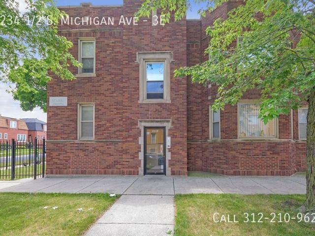 2 BR, 1 BA Apartment 4234 1/2 S. Michigan Ave, Chicago, IL 60653