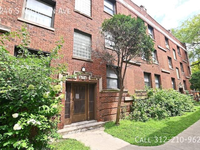 2 BR, 1 BA Apartment 4246 S Michigan Ave, Chicago, IL 60653