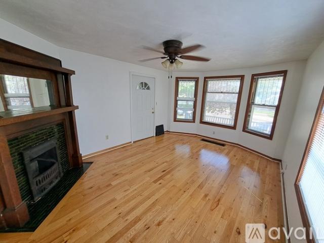 2 BR, 1 BA Apartment 426 Pearl St, Unit 1, Kalamazoo, MI 49007