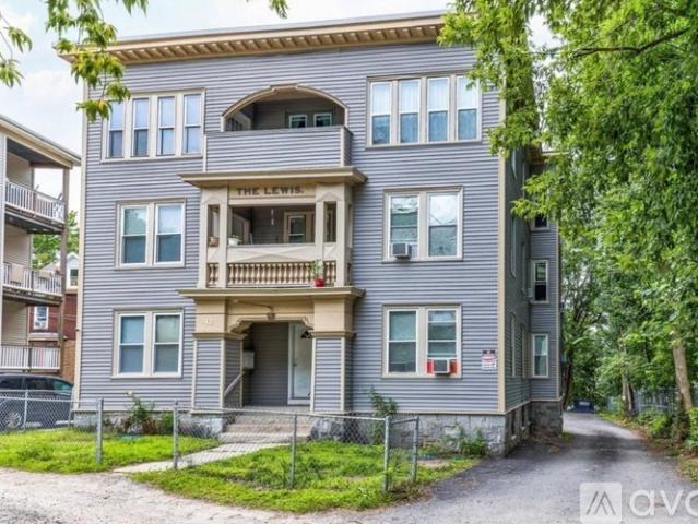 2 BR, 1 BA Apartment 42 Lewis St, Unit 3, Worcester, MA 01610