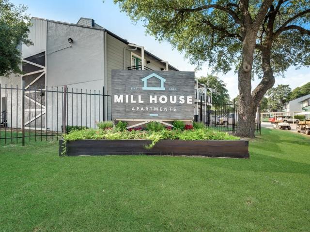 2 BR, 1 BA Apartment 4302 Woodhollow Drive Unit 355, Dallas, TX 75237