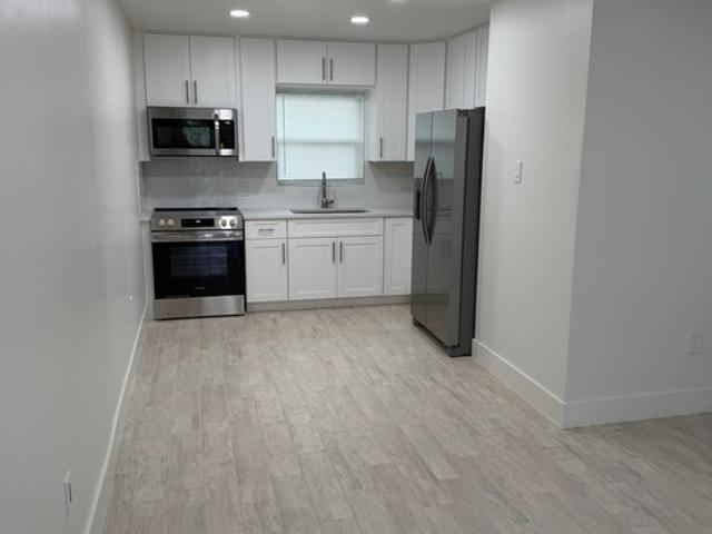 2 BR, 1 BA Apartment 430 Hibiscus Street, Unit 1D, Tarpon Springs, FL 34689