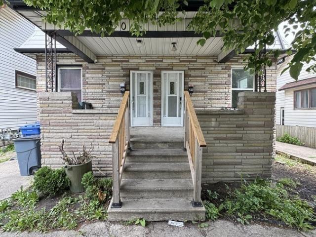 2 BR, 1 BA Apartment 432 Campbell Avenue, Windsor, ON N9B 2H4