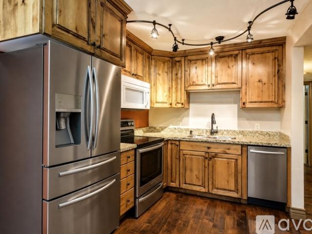 2 BR, 1 BA Apartment 438 N Center St, Unit 305, Salt Lake City, UT 84103