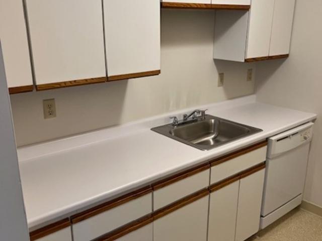 2 BR, 1 BA Apartment 4 Cedar Street, Unit 305, Wellesley, MA 02481
