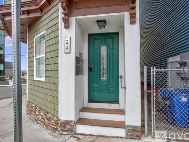 2 BR, 1 BA Apartment 4 Shelby St, Unit 2, Boston, MA 02128