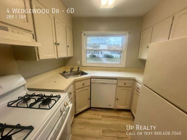 2 BR, 1 BA Apartment 4 Wedgewood Dr, Bloomfield, CT 06002
