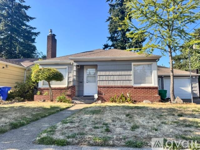 2 BR, 1 BA Apartment 5401 Southeast Tolman Street, Portland, OR 97206