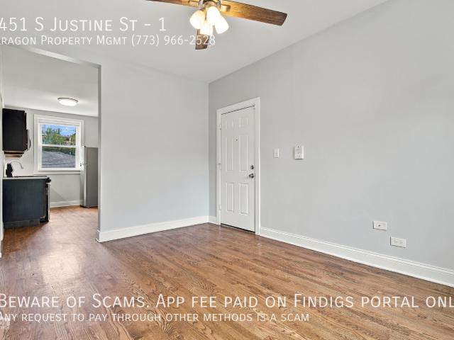 2 BR, 1 BA Apartment 5451 S Justine St, Chicago, IL 60609