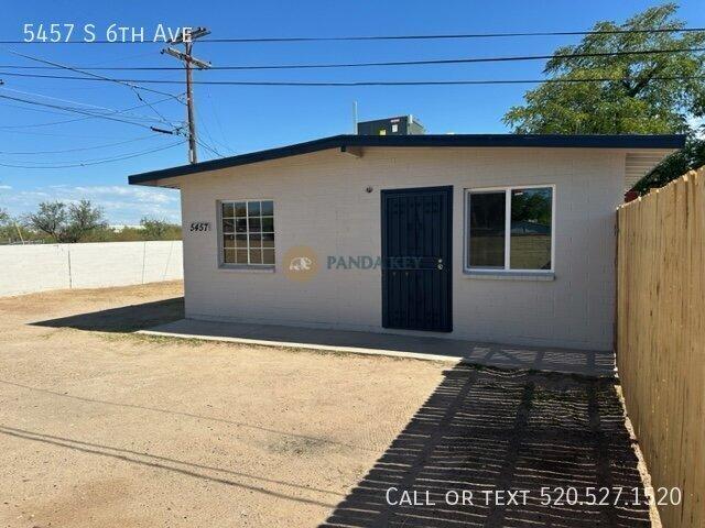 2 BR, 1 BA Apartment 5457 S 6th Ave, Tucson, AZ 85706