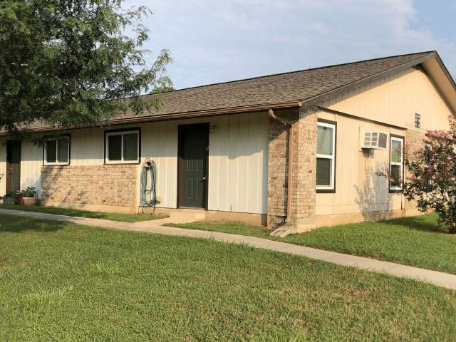 2 BR, 1 BA Apartment 550 Hospital Boulevard Unit 1 4, Floresville, TX 78114