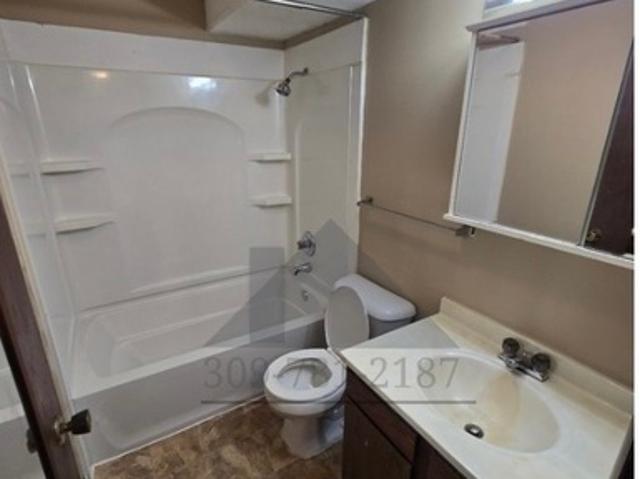2 BR, 1 BA Apartment 5511 34th Ave, Unit Middle floor, Moline, IL 61265