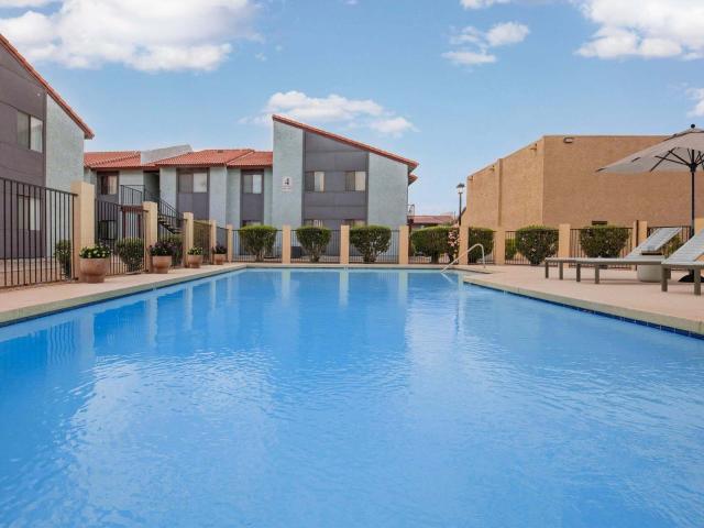 2 BR, 1 BA Apartment 5535 W McDowell Rd Unit 2105, Phoenix, AZ 85035