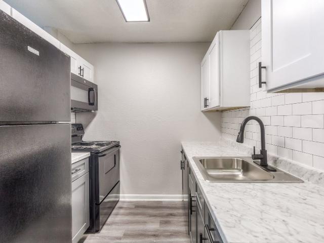 2 BR, 1 BA Apartment 5555 E 47th Pl Unit 411, Tulsa, OK 74135