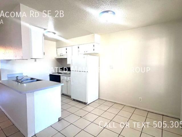 2 BR, 1 BA Apartment 5621 Acoma Rd SE 2B, Albuquerque, NM 87108