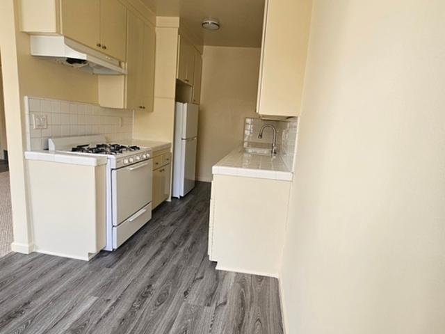 2 BR, 1 BA Apartment 5711 La Mirada Ave, Unit 8, Los Angeles, CA 90038
