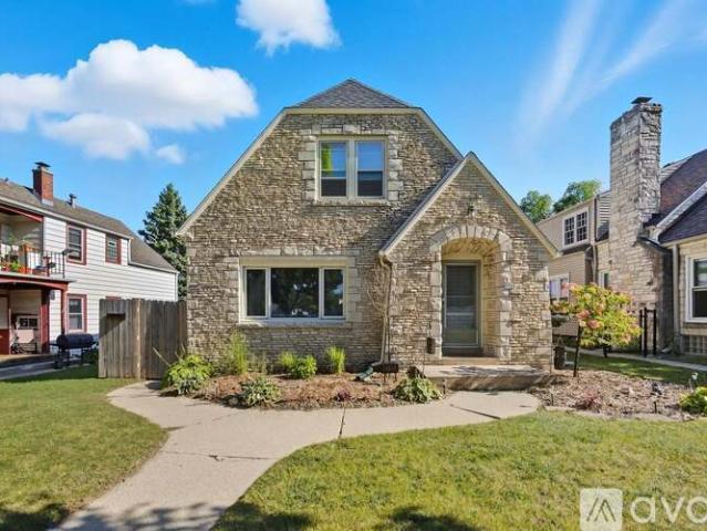2 BR, 1 BA Apartment 5733 West Fillmore Drive, Unit Upper 5733, West Allis, WI 53219