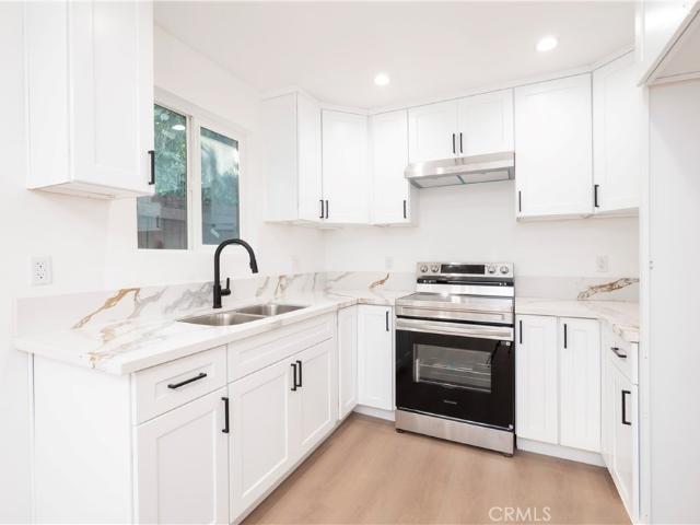 2 BR, 1 BA Apartment 5739 South St Andrews Place, Los Angeles, CA 90062
