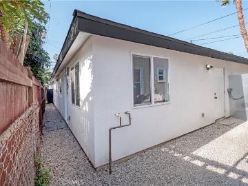 2 BR, 1 BA Apartment 5741 South St Andrews Place, Los Angeles, CA 90062