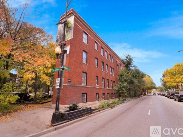 2 BR, 1 BA Apartment 5810 N Ridge Ave, Unit 1, Chicago, IL 60660