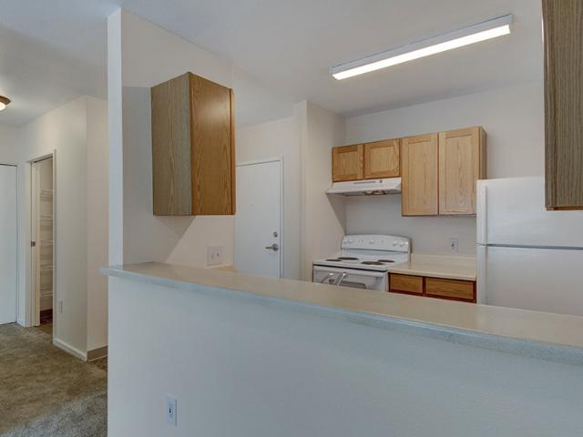2 BR, 1 BA Apartment 5845 NE Hoyt Street Unit 102, Portland, OR 97213