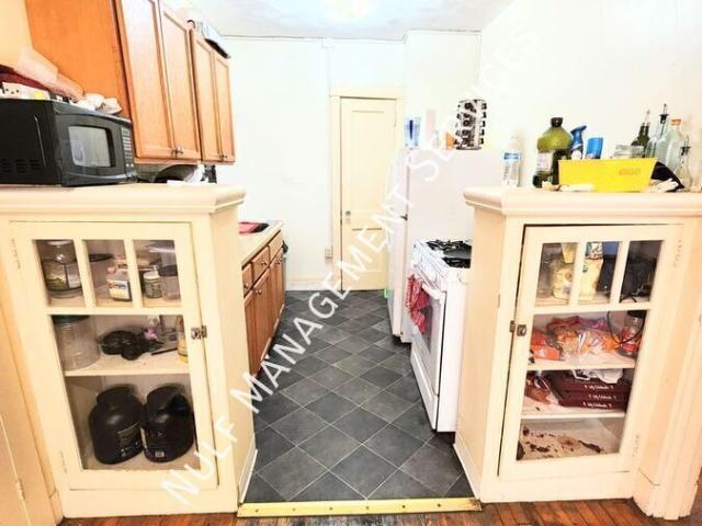 2 BR, 1 BA Apartment 5862 Forbes Avenue, Pittsburgh, PA 15217
